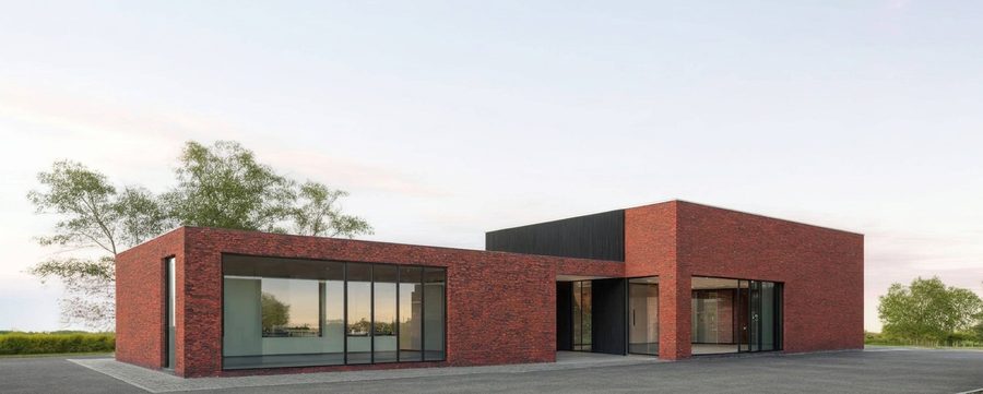 Ontwerp voor een lage showroom in donkere baksteen met een doorlopende glasstrook, bij daglicht