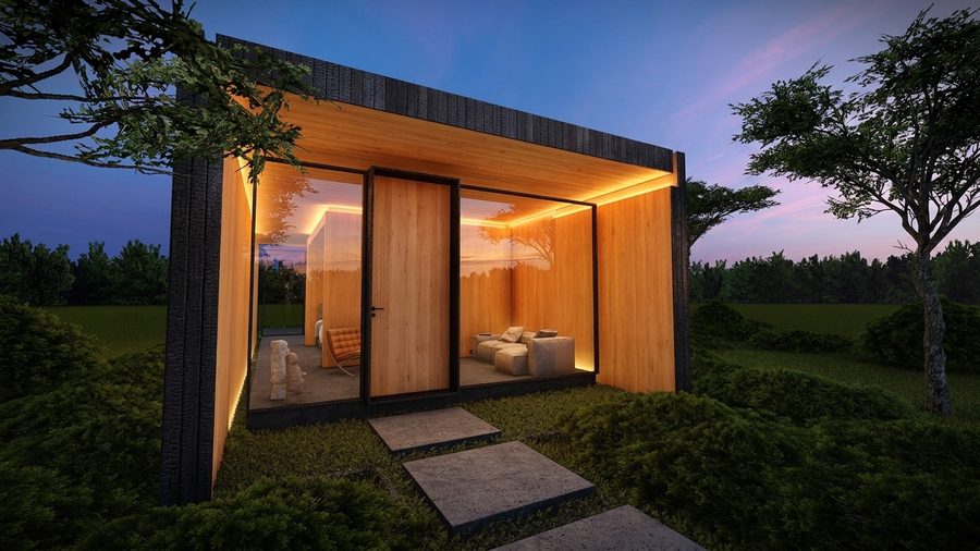 Tiny house in gebrand hout bij avondlicht, met een verlichte woonruimte achter glas