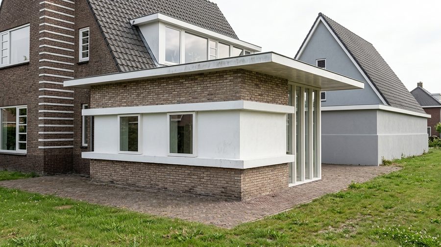 De klassieke variant van opzij, met de bestaande woning erachter