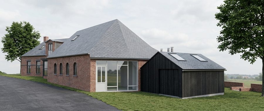 Achterzijde van het pand met boogramen in de bakstenen gevel en een garage met daklichten